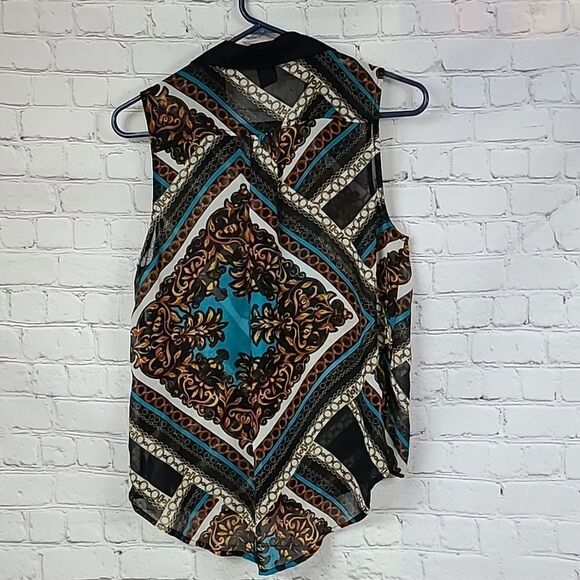 Living Doll LA Women's Size Medium Multi-Color Scarf Print Sleeveless Blouse Top - Picture 2 of 9